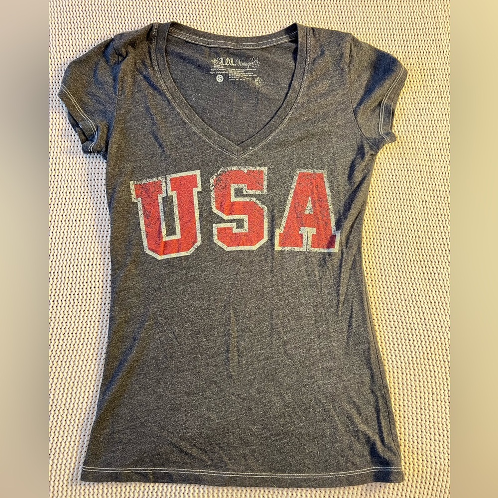 Vintage gray ~USA~ v-neck short sleeve tee - Picture 6 of 7